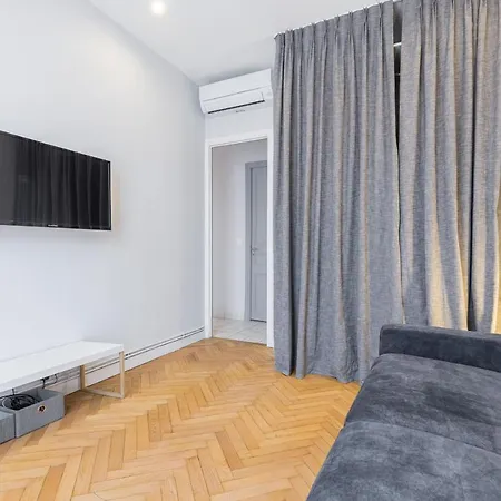 Open Sky Terrace Downtown Apartman